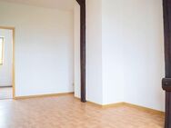 Gemütliche 2-Zimmer-Wohnung mit offenem Dachbalken-Design - Köthen (Anhalt)