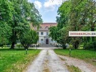 IMMOBERLIN.DE - Klassisches Torhaus mit Sonnengarten + Pool am Kartzower Schloss - Potsdam