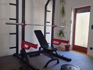 Titanium Strength Half Rack mit Bank, Kurzhanteln und Zubehör - Kloster Lehnin