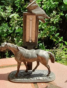 Antike Pferde Skulptur mit Thermometer - Köln
