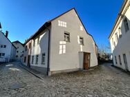Zentrumsnah. Solide. Vielseitig. - Einfamilienhaus mit Hof, Garage & Ausbaureserve - Bischofswerda
