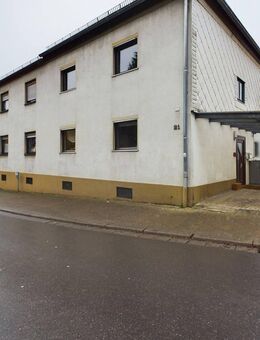 Gepflegte, bezugsfreie, sonnige Haushälfte mit idyllischer Gartenlage - Sulzbach (Saar)