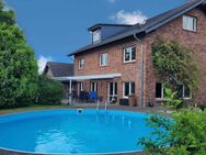 A+ Einfamilienhaus mit Wärmepumpe, Einliegerwohnung (ca. 75 m²) separat vermietbar, XL-Garage & Pool - Windeck