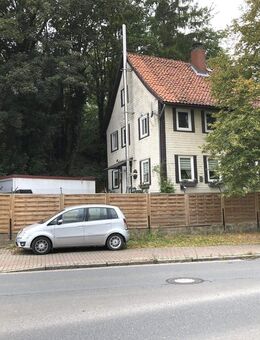 Modernisiertes Einfamilienhaus mit pflegeleichten Garten und Garage - Alfeld (Leine)