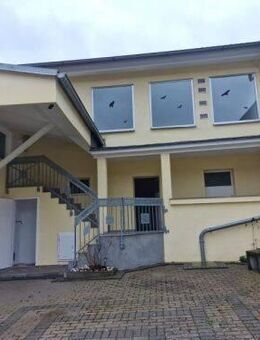 Einfamilienhaus + Halle / Garagen, separatem Büro und Garten in 97717 Euerdorf-Wirmsthal zwischen Bad Kissingen und Schweinfurt (ID 10417) - Euerdorf
