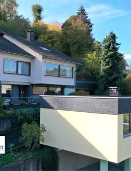 ATTRAKTIVES WOHNHAUS MIT NEBENGEBÄUDE / 518 M² / 3 GARAGEN / IN MERZIG - Merzig