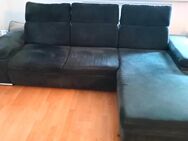 Gemütliches & kaumgenutztes Sofa mit Schlaffunktion in Dunkelgrau - Köln