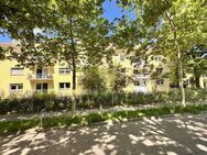Große 4 Zimmer Wohnung im 1.OG, bezugsfrei, 2x Balkon, Keller, inkl. Stellplatz im sanierten Haus - Freiburg (Breisgau)