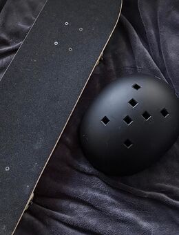 Skateboard mit Helm - Beckum