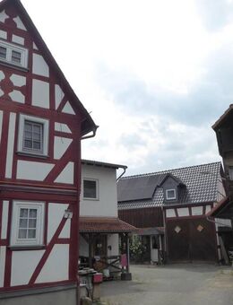 Charmantes Fachwerk-Zweifamilienhaus mit Hof, Nebengebäude und großem Garten in Oberndorf! - Solms