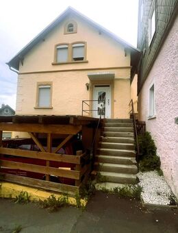 Renovierungsbedürftiges Einfamilienhaus in Enchenreuth: Potenzial und Gestaltungsmöglichkeiten - Helmbrechts