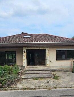 ~~ BUNGALOW MIT ZWEI GARAGEN UND GARTEN IN KLINGENMÜNSTER ~~ - Klingenmünster