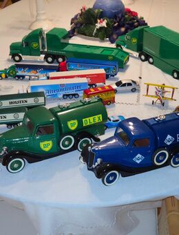 Modellautos gegen Gebot abzugeben - München