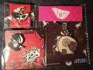 3 seltene Atlus Promos - 2 Persona 5 Pins plus 1 Catherine Schlüsselanhänger (neu) - Trier