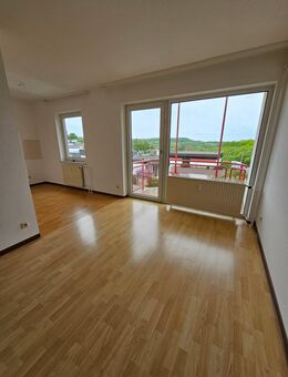 Sbr.- Fechingen * schöne, helle 3 ZKB + Balkon & Gäste-WC * * Frei ab 01.08.2025* - Saarbrücken