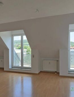 (12536_15) MGN: bezugsfertige 2-Raum-Dachgeschoss mit 2 Balkons, EBK möglich, Hausmeisterdienste inklusive - Meiningen