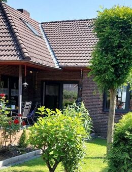 Hier können mehrere Generationen wohnen - in zentraler Lage zwischen Wiesmoor, Zetel und Wittmund - Friedeburg