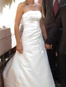 Traumhaftes Brautkleid A - Linie - trägerlos in 77767