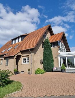 Einziehen und wohlfühlen: großzügiges Zweifamilienhaus in Hille-Oberlübbe - Hille