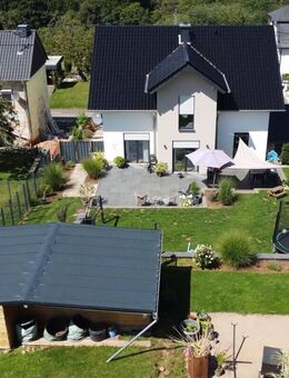 Neuwertiges und modernes Einfamilienhaus mit großem Garten und wunderschönem Ausblick in Dierscheid - Dierscheid