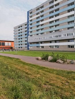 Kernsanierte und neu eingerichtete wunderschöne Wohnung mit Blick in den Grünen. - Heiligenhafen