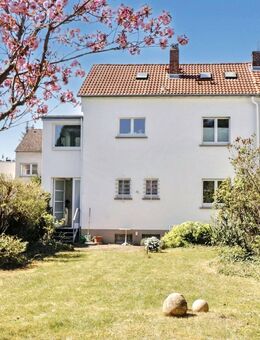 Charmante Doppelhaushälfte mit Erweiterungspotenzial und großem Garten - Frankfurt (Main)