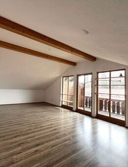 Ruhig gelegene 2 Zimmer Dachgeschosswohnung zu verkaufen - Irschenberg