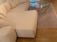 Couch in beige L-Couch mit vielen Kissen. 3.10 x 1.26 x 1.90m - Freiburg (Breisgau)
