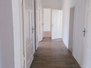 Großzügige 4-Raum-Wohnung im EG mit Stellplatz - Dessau-Roßlau