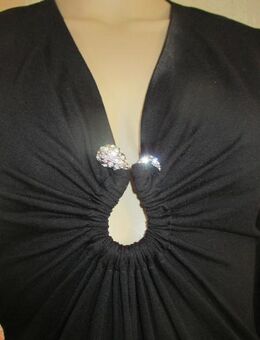 NEU mit ETIKETT * DESIGNER * Ausgeh * Cocktail * Tanz * Anlass * Swarovski * Strass * Kristalle * Brosche * Cut Out * Strech * Midi- Kleid "NICOWA" Gr. 36- 38, 40/ S- M * schwarz * silber * - Riedlingen