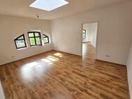 Gemütliche Dachgeschosswohnung inkl. 2 Zimmer+Tageslichtbad mit Wanne+Fußbodenheizung+Laminat - Magdeburg