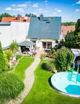 Liebevoll modernisierte Doppelhaushälfte mit traumhaftem Garten in Dolle - Burgstall