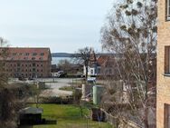 Familienfreundliche 3-Zimmer-Wohnung mit Seeblick und Stellplatz im Zentrum - Neustrelitz