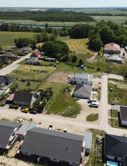 Zu Mieten! Reihenendhaus mit Garage am Peenetal! Familienfreundliche Umgebung! - Loitz