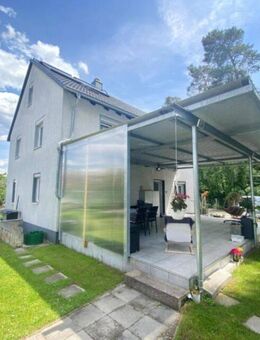Freistehendes, großzügiges Einfamilienhaus mit Gewerbeeinheit und schönem Garten - Schwabach