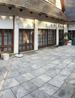 Exklusives Haus in Bestlage mit drei Garagen und schönem Garten - Nürnberg