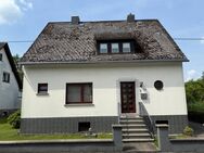 Modernisiertes Einfamilienhaus mit schönem Grundstück in ansprechender Lage - Ebernhahn