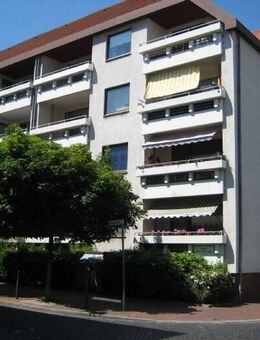 Moderne Komfortwohnung mit Einbauküche und Loggia - Hildesheim