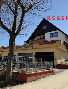 Zweifamilienhaus mit XXL-Terrasse & Garagen für bis zu 8 Fahrzeuge - Raumwunder in Oberrotweil! - Vogtsburg (Kaiserstuhl)