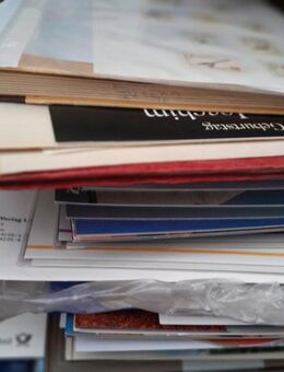 Schwerer Bücherkarton meist Deutschland voll mit Briefmarken Alben,€ gültige Marken ohne Zuschlag gerechnet ca. € 150 *** - Bremen