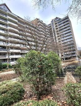 Solide vermietet: Attraktive, 3-Zimmer-Wohnung mit 2 Balkonen, Aufzug & Domblick in Top-Lage Weiden - Köln