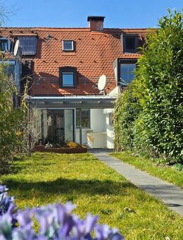 Maikäfersiedlung: Charmantes Reihenhaus mit Wintergarten und idyllischem Garten - München