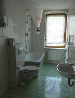 Sanierte 2-Zimmer-Dachgeschoß-Wohnung in Randlage von Reichenbach - bei Bedarf mit Einbauküche! - Reichenbach (Vogtland)