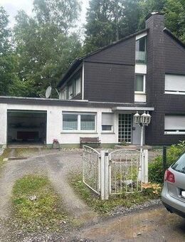 Großzügig gestaltetes Einfamilienhaus mit herrlichem Garten und zwei Garagen... - Lüdenscheid