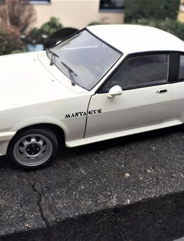 Modellauto 1:18-- 2 Revell Opel Manta GT /E--1 x 1:24 Manta 400 - Meckenheim