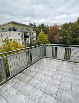 Bad Nauheim: Gepflegte 2-Zimmer-Wohnung mit Balkon und Tiefgaragenstellplatz - Bad Nauheim