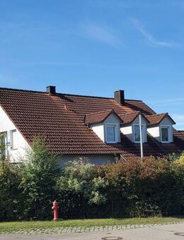 "Der Tipp" Wohnhaus (auch als 2-Familienhaus nutzbar) mit unterkellererter Doppelgarage und Anbau - Lauterhofen
