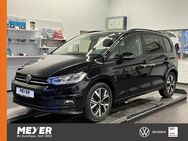 VW Touran, 1.5 TSI Highline, Jahr 2023 - Tostedt