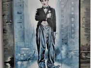 Charly Chaplin Bild verglast, Kunstdruck, Motiv: Lichter der Großstadt (Renato Casaro), umrandet von 10,0 cm breiten künstlerisch bearbeiteten Holzrahmen - Duisburg