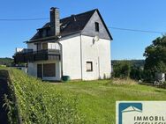 Zweifamilienhaus mit schönem Gartengrundstück; tlw. vermietet, in Ortslage von Siebenmorgen - Breitscheid (Landkreis Neuwied)